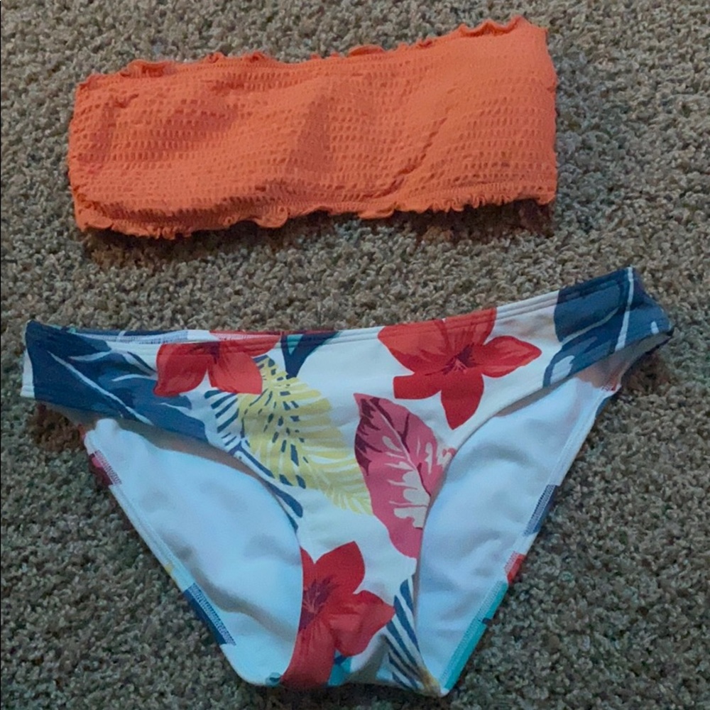Holister mix and match bikinis - Picture 3 of 8